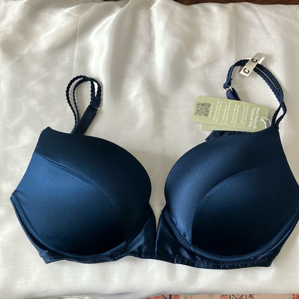 Intimissimi Italian SILK "Mia" style push up bra 
color "Blu Intenso"
Size 36C